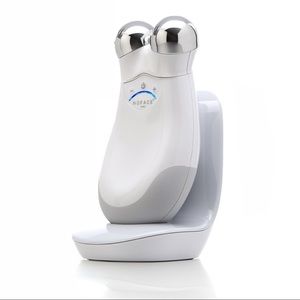 Nuface trinity pro microcurrent facial toning